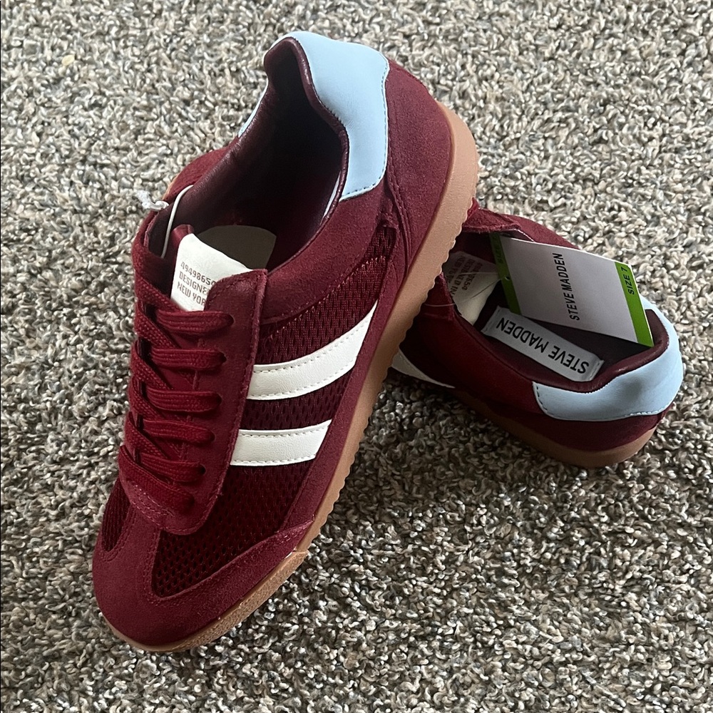 Steve Madden Burgundy and Light Blue Sneakers women’s size 7
